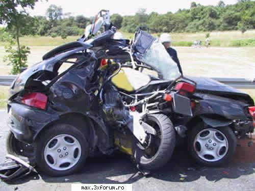 Poze funny - O parcare de motocicleta reusita ! - Distracţie