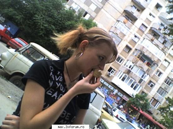 Poze la greu :) - Mancam si yo o inghetzata fara voi....kre chiar - Poze